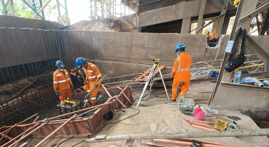 AB BIZ ONE construction team carrying out structural site work